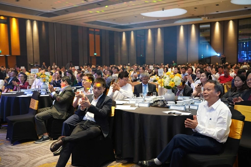 Thứ trưởng Ngoại giao Nguyễn Minh Hằng dự tổng kết xuất khẩu ngành thủy sản Việt Nam 2025 - vượt khó, chạm kỷ lục