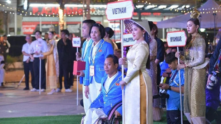 Đoàn Việt Nam tham dự Đại hội Thể thao người khuyết tật Đông Nam Á lần thứ 13. (Nguồn: Nhandan) Đoàn Việt Nam tham dự Đại hội Thể thao người khuyết tật Đông Nam Á lần thứ 13. (Nguồn: Nhandan)