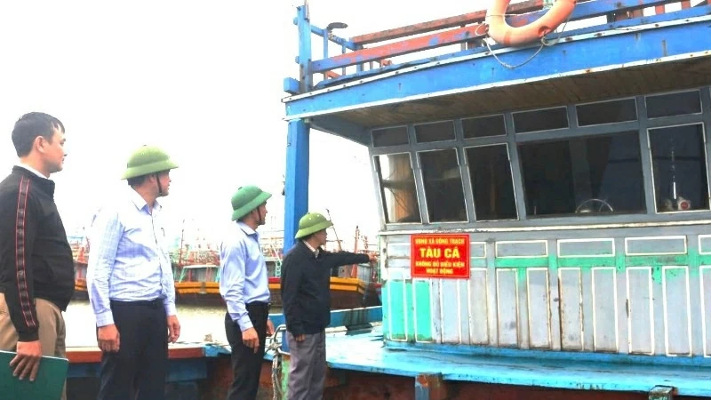 Chống khai thác IUU: Quảng Trị thành lập 2 tổ kiểm soát liên ngành bám ngư trường; Vĩnh Long kiểm soát nghiêm hoạt động tàu cá ra, vào cảng Chống khai thác IUU: Quảng Trị thành lập 2 tổ kiểm soát liên ngành bám ngư trường; Vĩnh Long kiểm soát nghiêm hoạt động tàu cá ra, vào cảng