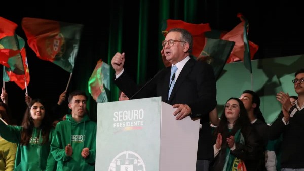 Bầu cử tổng thống Bồ Đào Nha diễn ra quyết liệt, lần đầu tiên sau 4 thập kỷ bước vào vòng hai