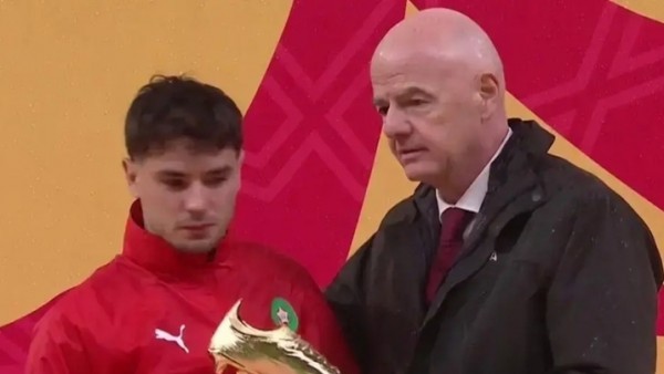 Sao Real Madrid rơm rớm nước mắt nhận giải Vua phá lưới AFCON 2025