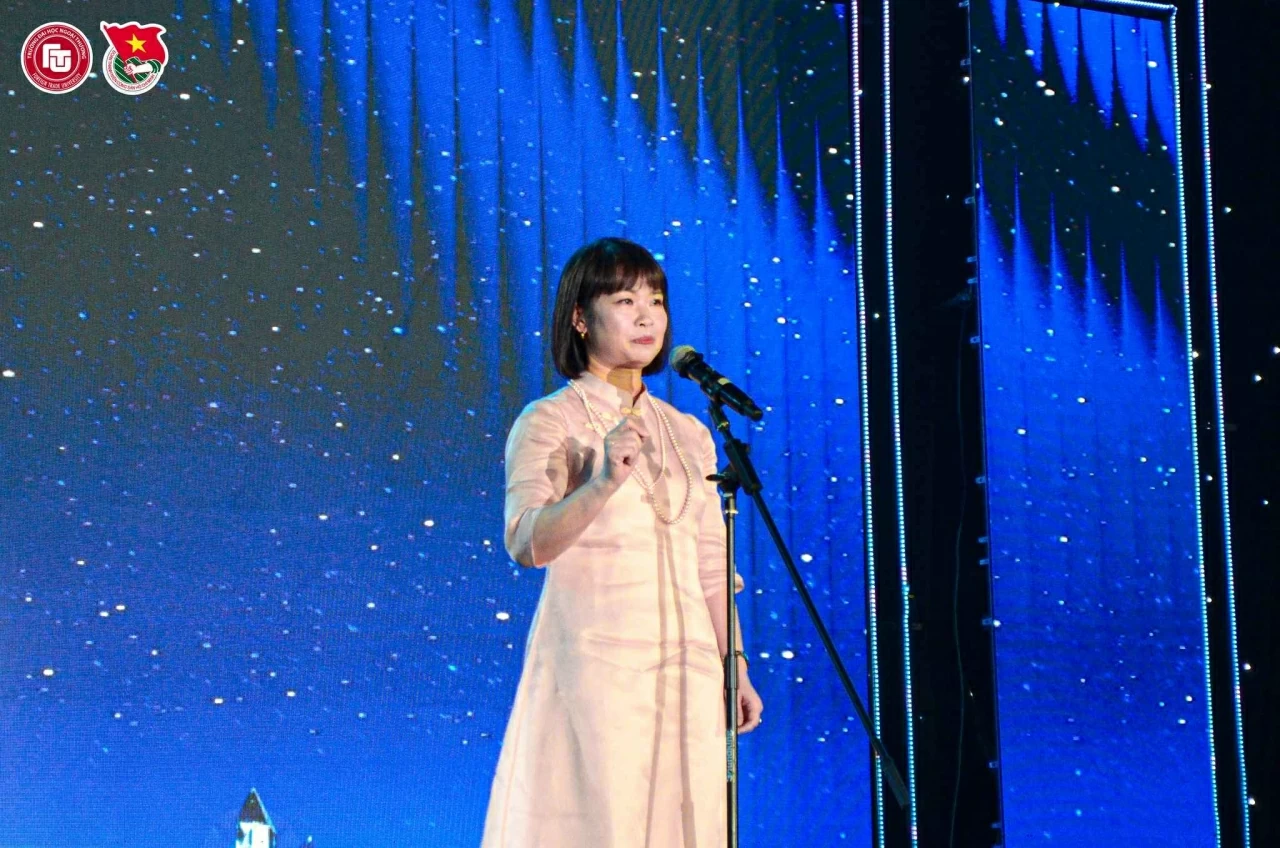 Chính thức lộ diện chủ nhân của danh hiệu Hoa khôi và Nam vương Duyên dáng Ngoại thương 2025