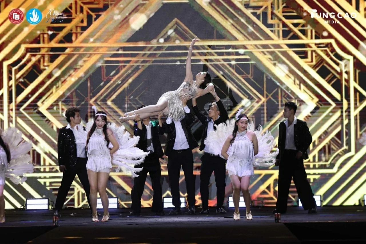 Chính thức lộ diện chủ nhân của danh hiệu Hoa khôi và Nam vương Duyên dáng Ngoại thương 2025