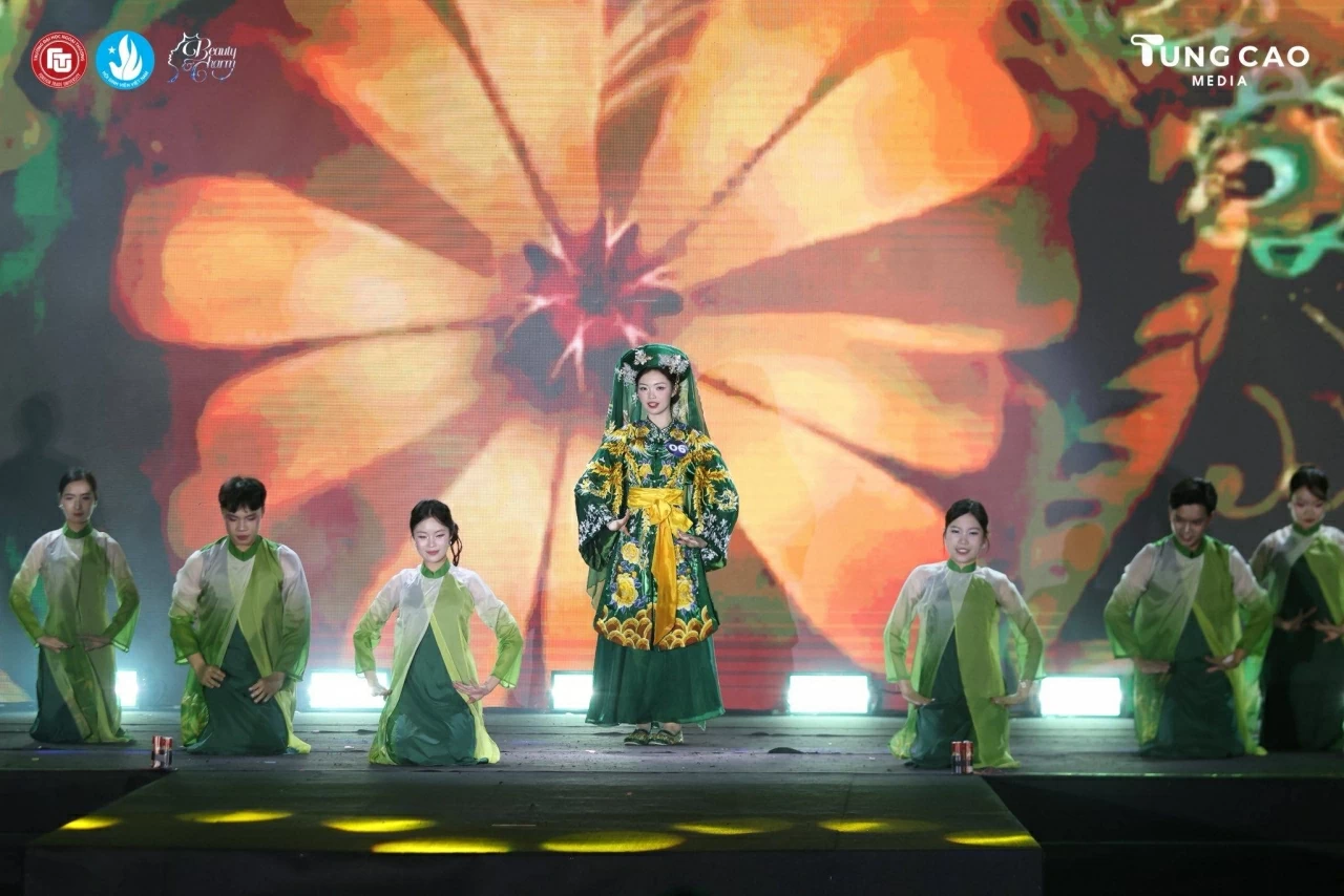 Chính thức lộ diện chủ nhân của danh hiệu Hoa khôi và Nam vương Duyên dáng Ngoại thương 2025