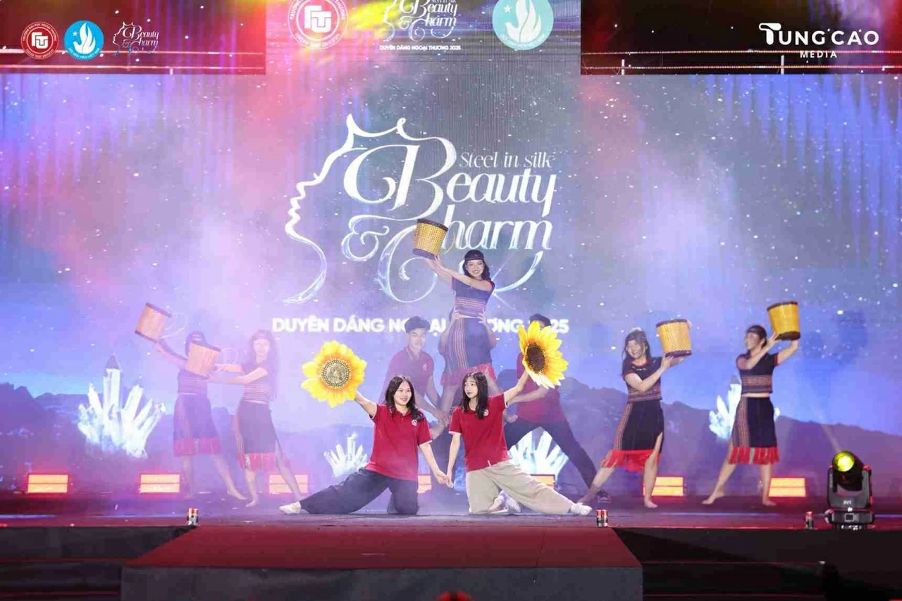 Chính thức lộ diện chủ nhân của danh hiệu Hoa khôi và Nam vương Duyên dáng Ngoại thương 2025