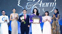 Chính thức lộ diện chủ nhân của danh hiệu Hoa khôi và Nam vương Duyên dáng Ngoại thương 2025