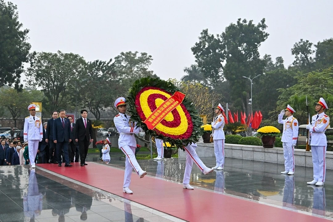 Các đại biểu dự Đại hội XIV của Đảng viếng Chủ tịch Hồ Chí Minh