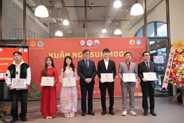 Người Việt tại Chungnam (Hàn Quốc) đón Tết cổ truyền, chào mừng Đại hội XIV của Đảng