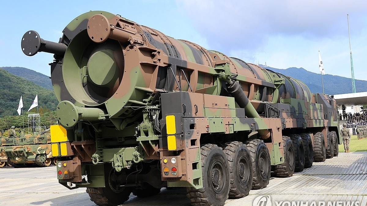 Hàn Quốc tung 'tên lửa quái vật' vào trực chiến, tuyên bố xây dựng lực lượng kiến tạo hoà bình thông qua 'sức mạnh vững chắc'