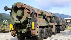 Hàn Quốc tung 'tên lửa quái vật' vào trực chiến, tuyên bố xây dựng lực lượng kiến tạo hoà bình thông qua 'sức mạnh vững chắc'