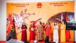 Xuân Quê hương ấm áp đến với người Việt Nam ở Angola