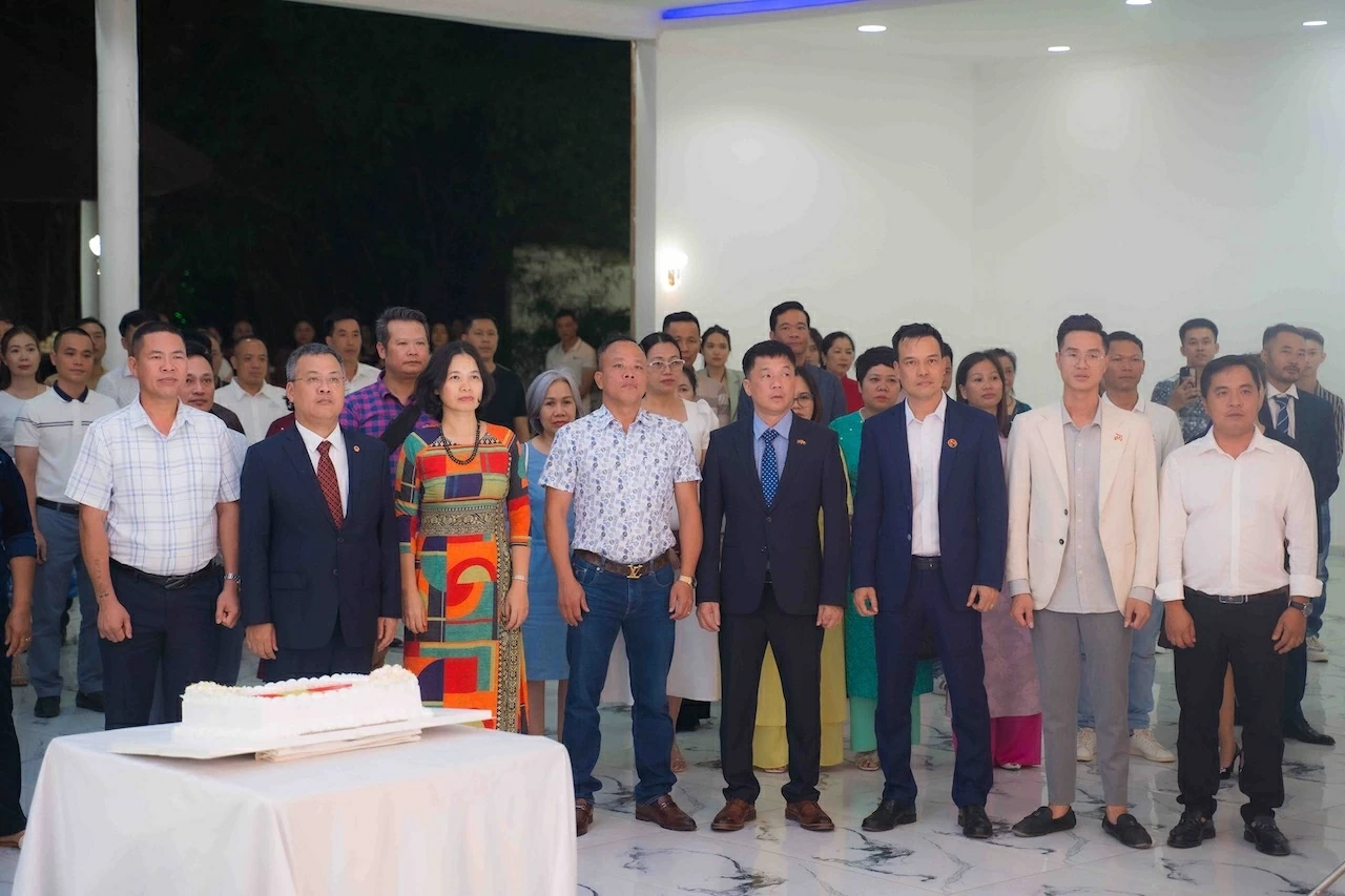 Xuân Quê hương ấm áp đến với người Việt Nam ở Angola Xuân Quê hương ấm áp đến với người Việt Nam ở Angola