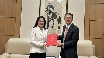 Tân Tổng lãnh sự Việt Nam tại Côn Minh Nghiêm Việt Chung gặp đại diện Bộ Ngoại giao và Ban Liên lạc đối ngoại Trung ương Đảng Cộng sản Trung Quốc