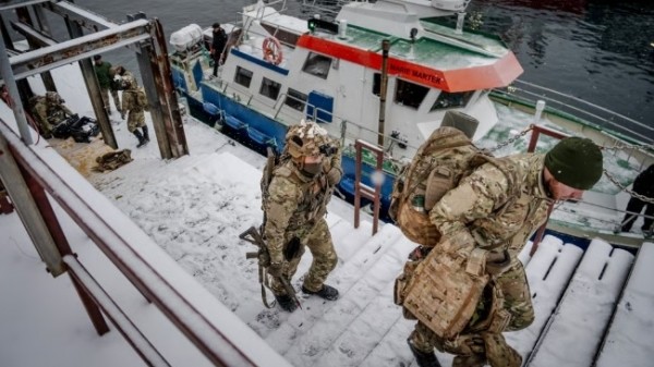 Vấn đề Greenland: Mỹ điều máy bay quân sự đến, Đan Mạch đề nghị NATO triển khai hành động