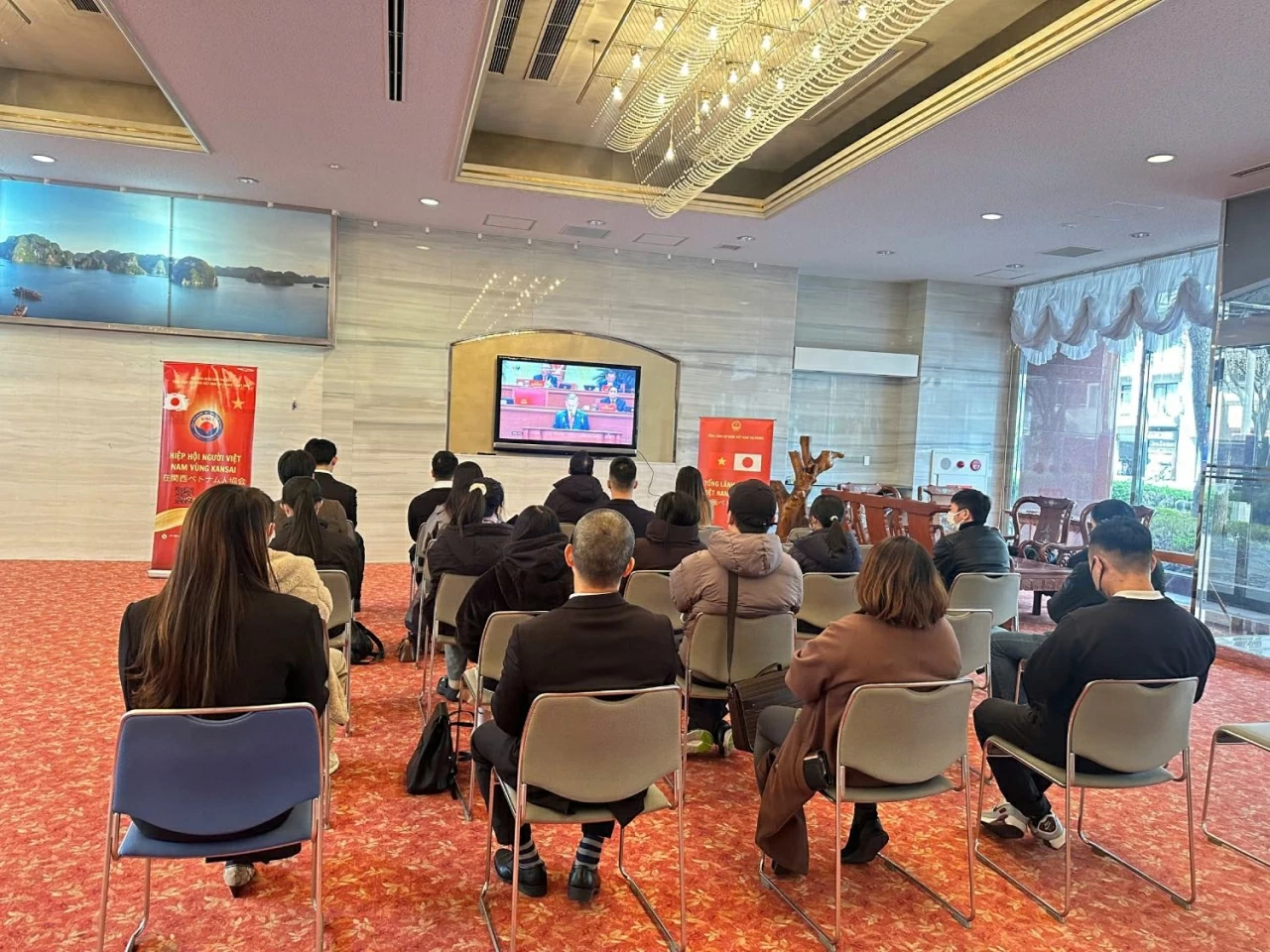 Cộng đồng người Việt tại Osaka Nhật Bản theo dõi trực tiếp Lễ Khai mạc Đại hội XIV của Đảng