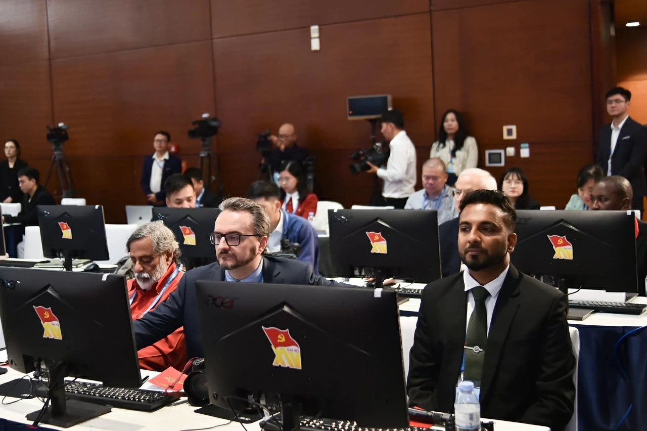 Báo chí nước ngoài tác nghiệp tại Đại hội XIV của Đảng. (Ảnh: Quang Hòa)