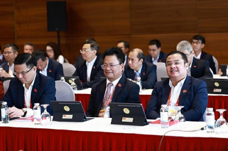 Các đại biểu thảo luận tại Đoàn. Ảnh: TTXVN