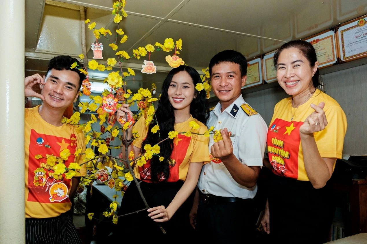 Đội Tình nguyện viên Nghệ sĩ TP. Hồ Chí Minh lan tỏa mùa Xuân yêu thương trong ngày cao điểm chiến dịch Xuân Tình nguyện 2026