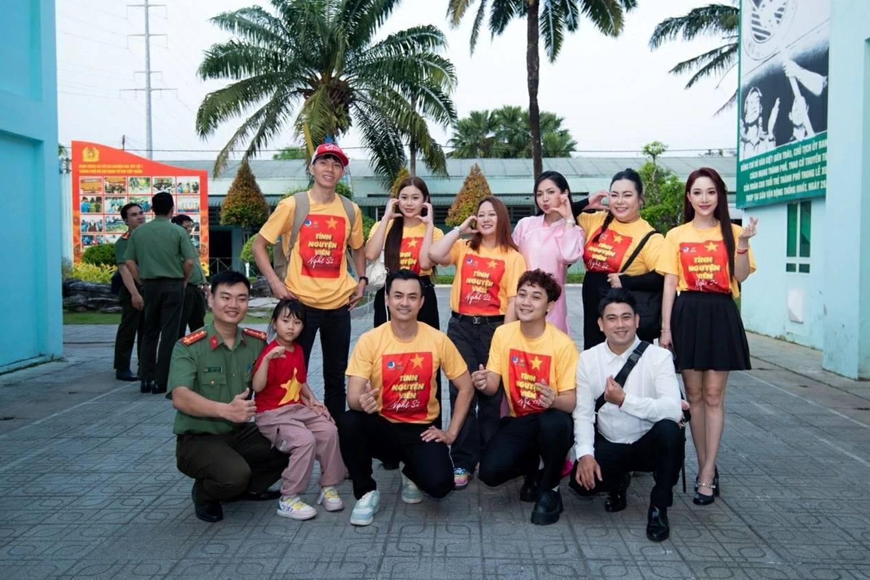 Đội Tình nguyện viên Nghệ sĩ TP. Hồ Chí Minh lan tỏa mùa Xuân yêu thương trong ngày cao điểm chiến dịch Xuân Tình nguyện 2026