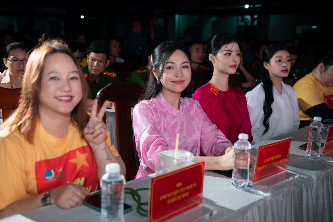 Đội Tình nguyện viên Nghệ sĩ TP. Hồ Chí Minh lan tỏa mùa Xuân yêu thương trong ngày cao điểm chiến dịch Xuân Tình nguyện 2026