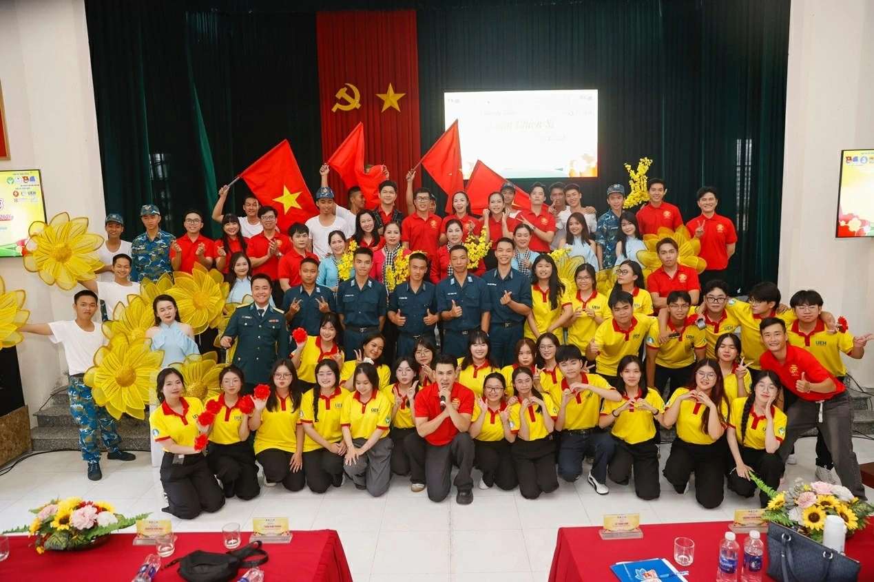 Đội Tình nguyện viên Nghệ sĩ TP. Hồ Chí Minh lan tỏa mùa Xuân yêu thương trong ngày cao điểm chiến dịch Xuân Tình nguyện 2026 của Thành đoàn TP. Hồ Ch