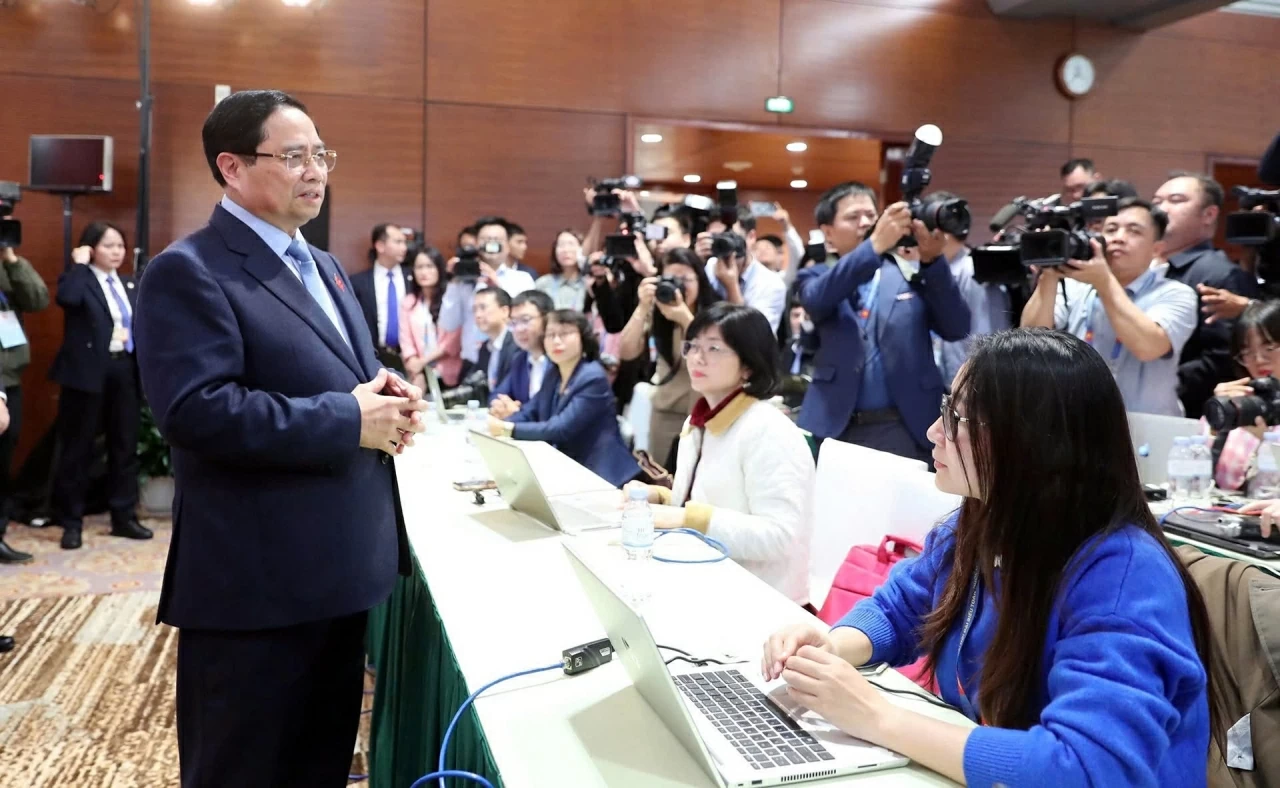 Thủ tướng Phạm Minh Chính thăm, động viên phóng viên báo chí tác nghiệp tại Đại hội XIV của Đảng