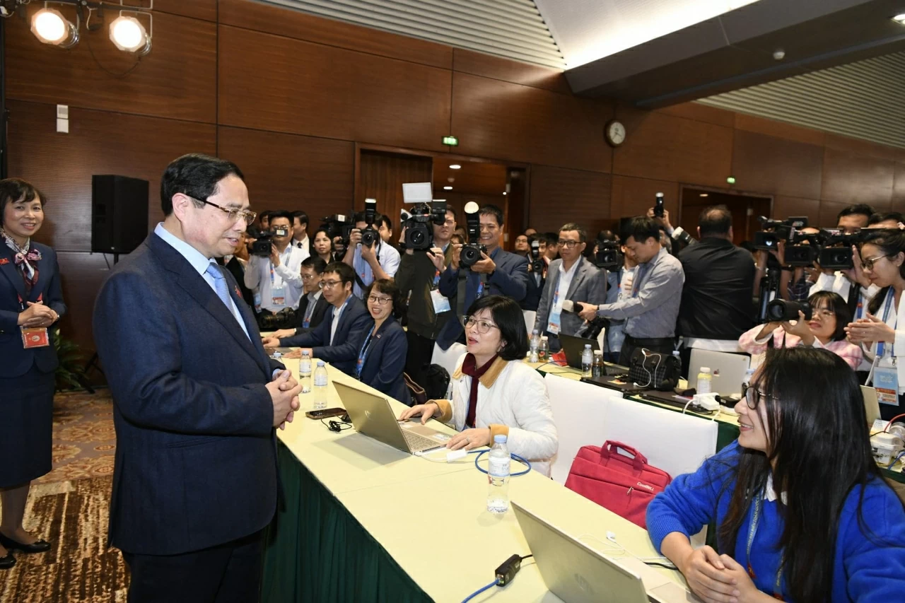 Thủ tướng Phạm Minh Chính thăm, động viên phóng viên báo chí tác nghiệp tại Đại hội XIV của Đảng Thủ tướng Phạm Minh Chính thăm, động viên phóng viên báo chí tác nghiệp tại Đại hội XIV của Đảng