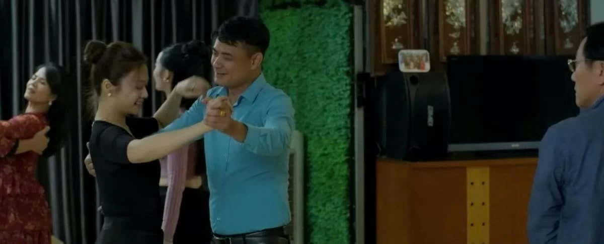 Gia đình trái dấu tập 24