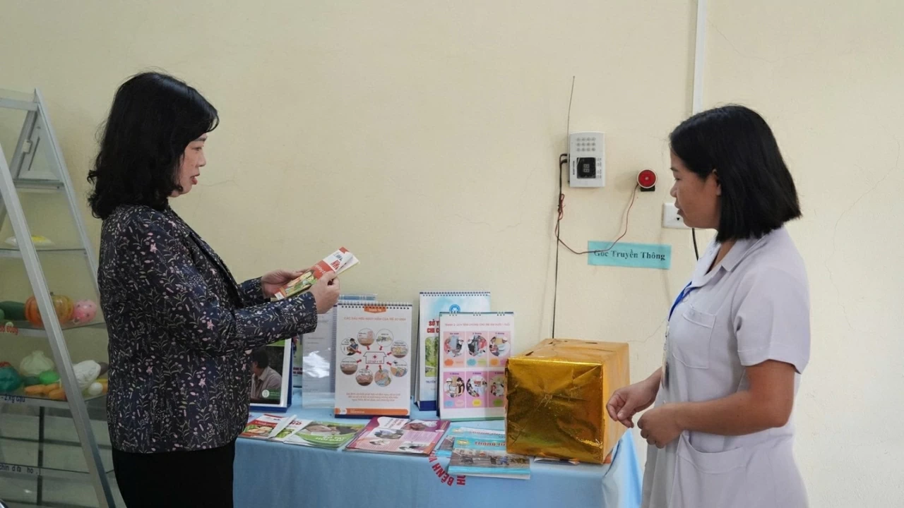 Bộ trưởng Bộ Y tế Đào Hồng Lan: Lấy người dân làm trung tâm, chăm sóc sức khỏe nhân dân toàn diện, từ sớm, từ xa và ngay từ cơ sở Bộ trưởng Bộ Y tế Đào Hồng Lan: Lấy người dân làm trung tâm, chăm sóc sức khỏe nhân dân toàn diện, từ sớm, từ xa và ngay từ cơ sở