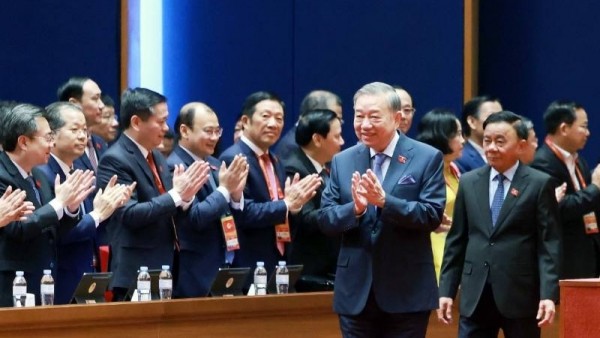 14th National Party Congress: Plenary Session discusses Congress documents