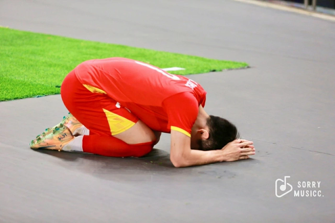 Lời nhắn xúc động của NSND Trung Anh, ca sĩ Hòa Minzy gửi tới U23 Việt Nam