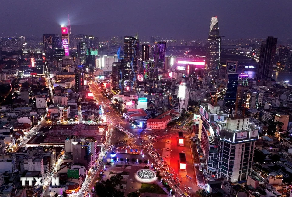 Trung tâm TP. Hồ Chí Minh lung linh sắc màu chào mừng Đại hội XIV của Đảng