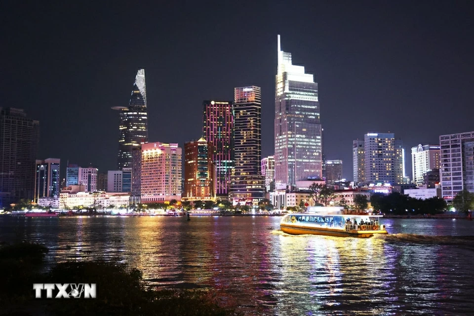 Trung tâm TP. Hồ Chí Minh lung linh sắc màu chào mừng Đại hội XIV của Đảng