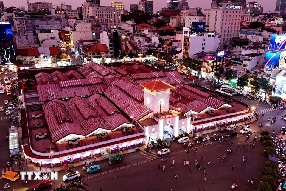Trung tâm TP. Hồ Chí Minh lung linh sắc màu chào mừng Đại hội XIV của Đảng