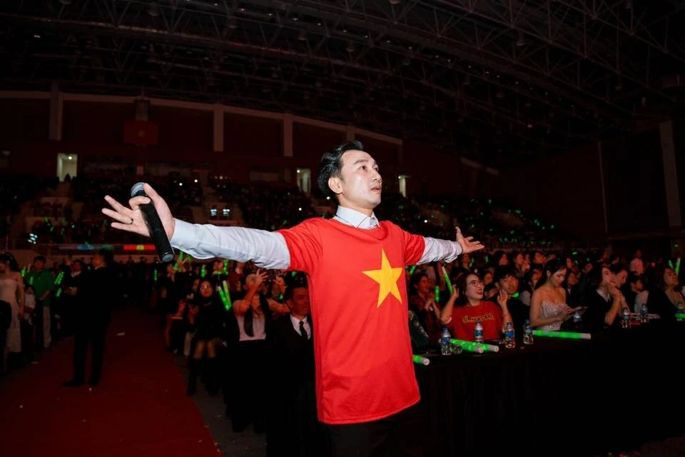 Lời nhắn xúc động của NSND Trung Anh, ca sĩ Hòa Minzy gửi tới U23 Việt Nam