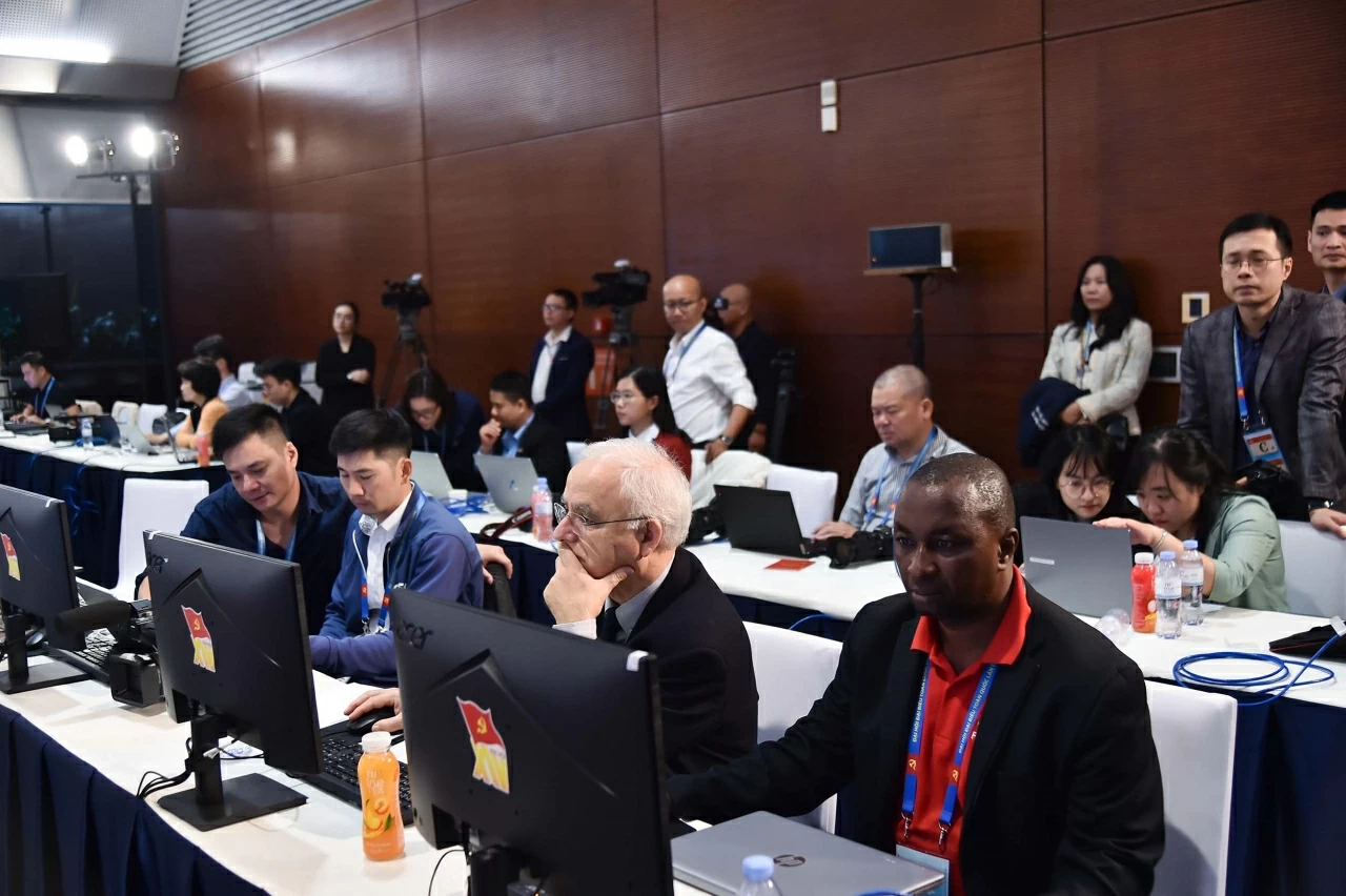 Phóng viên nước ngoài ấn tượng với Đại hội XIV của Đảng, hào hứng đưa tin về Việt Nam Phóng viên nước ngoài ấn tượng với Đại hội XIV của Đảng, hào hứng đưa tin về Việt Nam