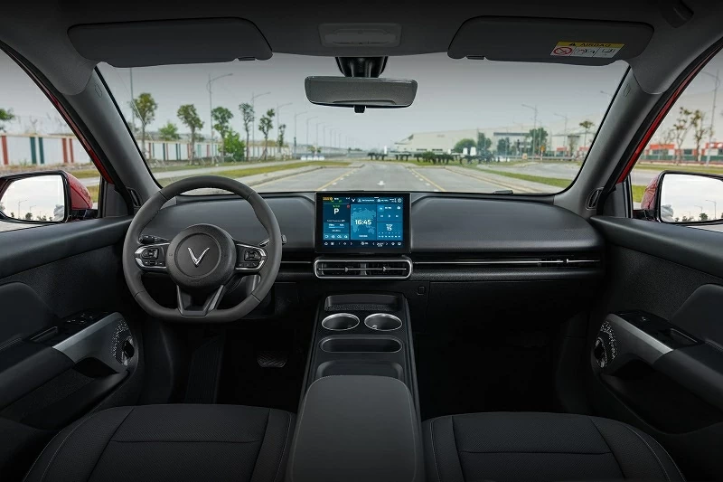 Không gian nội thất của VF MPV 7 tiếp tục kế thừa bố cục từ Limo Green.