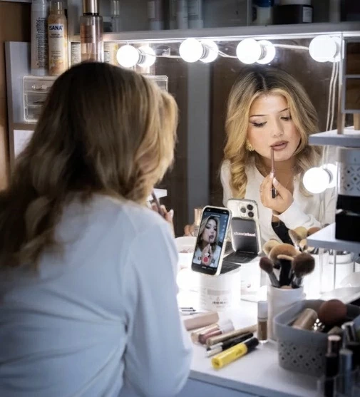 Tôn giáo mới của cái đẹp: Khi ngoại hình trở thành một loại vốn xã hội