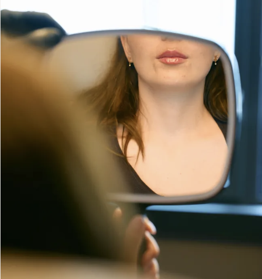 Tôn giáo mới của cái đẹp: Khi ngoại hình trở thành một loại vốn xã hội