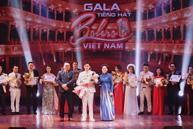 Trần Mạnh Hùng trở thành Quán quân Tiếng hát Bolero Việt Nam 2025