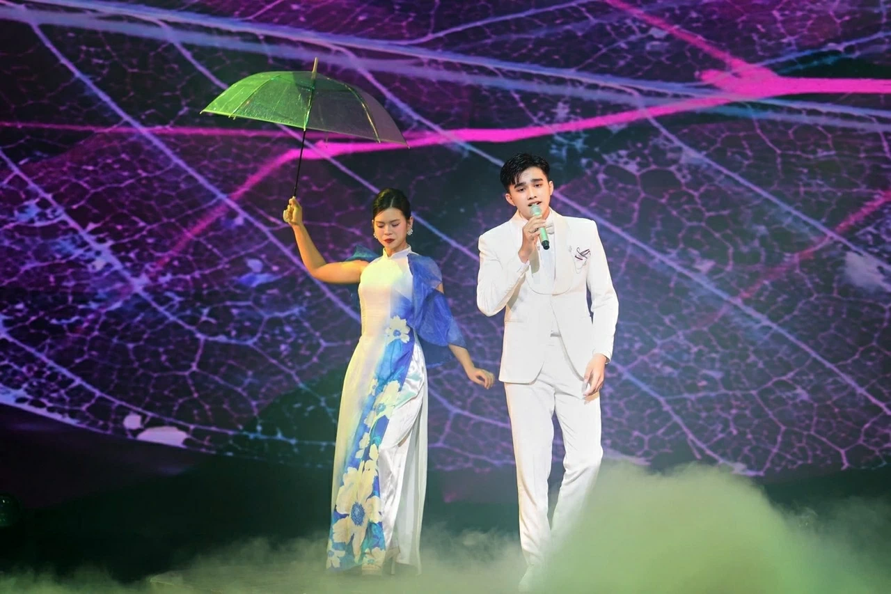 Trần Mạnh Hùng trở thành Quán quân Tiếng hát Bolero Việt Nam 2025