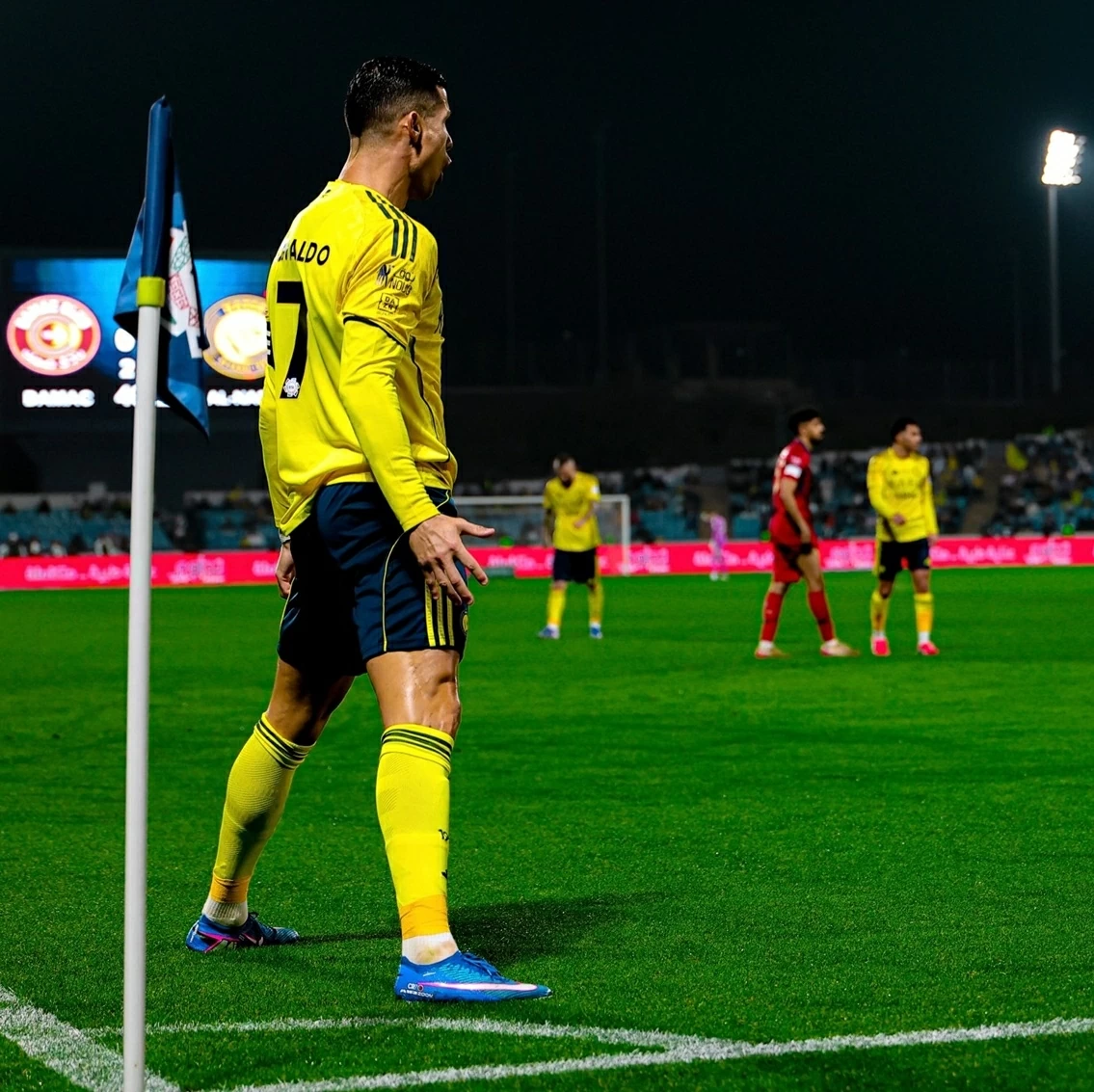 Ronaldo phá kỷ lục, tiến gần mục tiêu ghi 1.000 bàn thắng Ronaldo phá kỷ lục, tiến gần mục tiêu ghi 1.000 bàn thắng