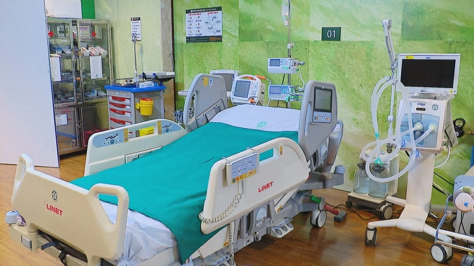 Phòng cấp cứu y tế với nhiều trang thiết bị hiện đại phục vụ tại khu vực Đại hội XIV