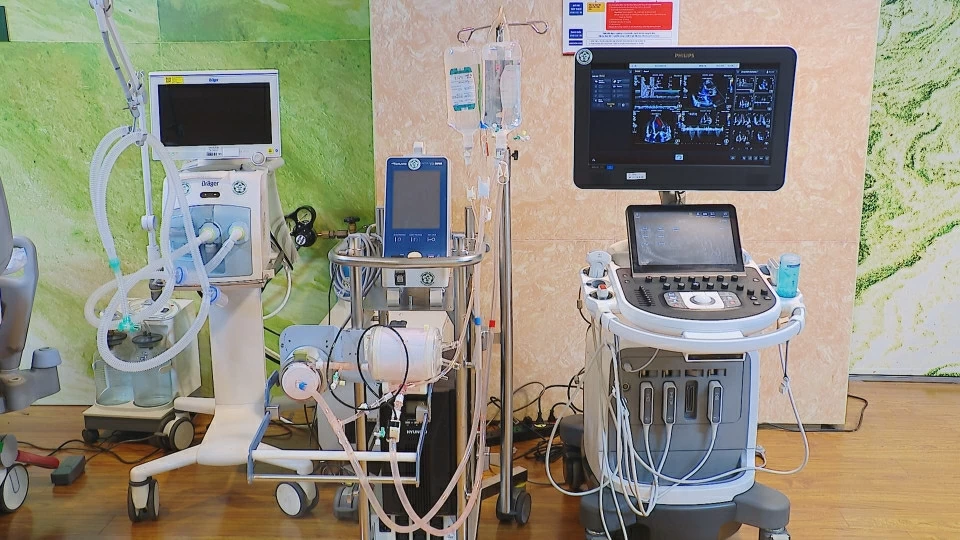 Phòng cấp cứu y tế với nhiều trang thiết bị hiện đại phục vụ tại khu vực Đại hội XIV