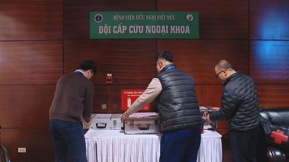 Phòng cấp cứu y tế với nhiều trang thiết bị hiện đại phục vụ tại khu vực Đại hội XIV