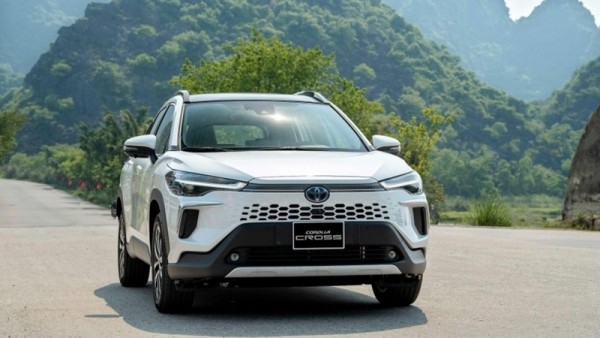 Toyota Việt Nam giảm giá loạt xe hybrid, cao nhất lên tới 200 triệu đồng