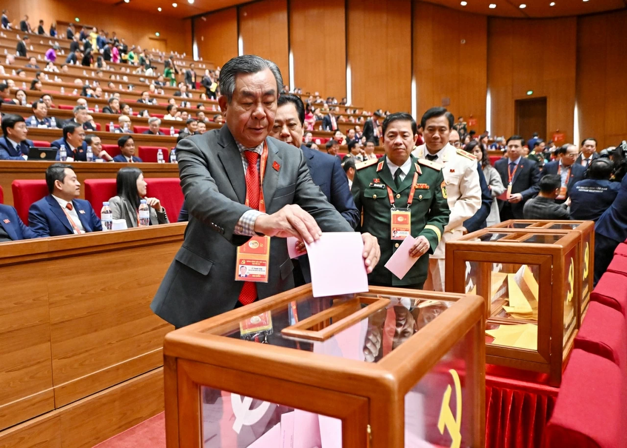 Hình ảnh bỏ phiếu Bầu Ban Chấp hành Trung ương Đảng khóa XIV Hình ảnh bỏ phiếu Bầu Ban Chấp hành Trung ương Đảng khóa XIV