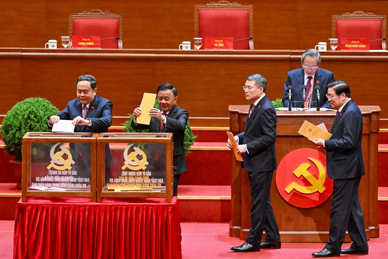 Hình ảnh bỏ phiếu Bầu Ban Chấp hành Trung ương Đảng khóa XIV Hình ảnh bỏ phiếu Bầu Ban Chấp hành Trung ương Đảng khóa XIV