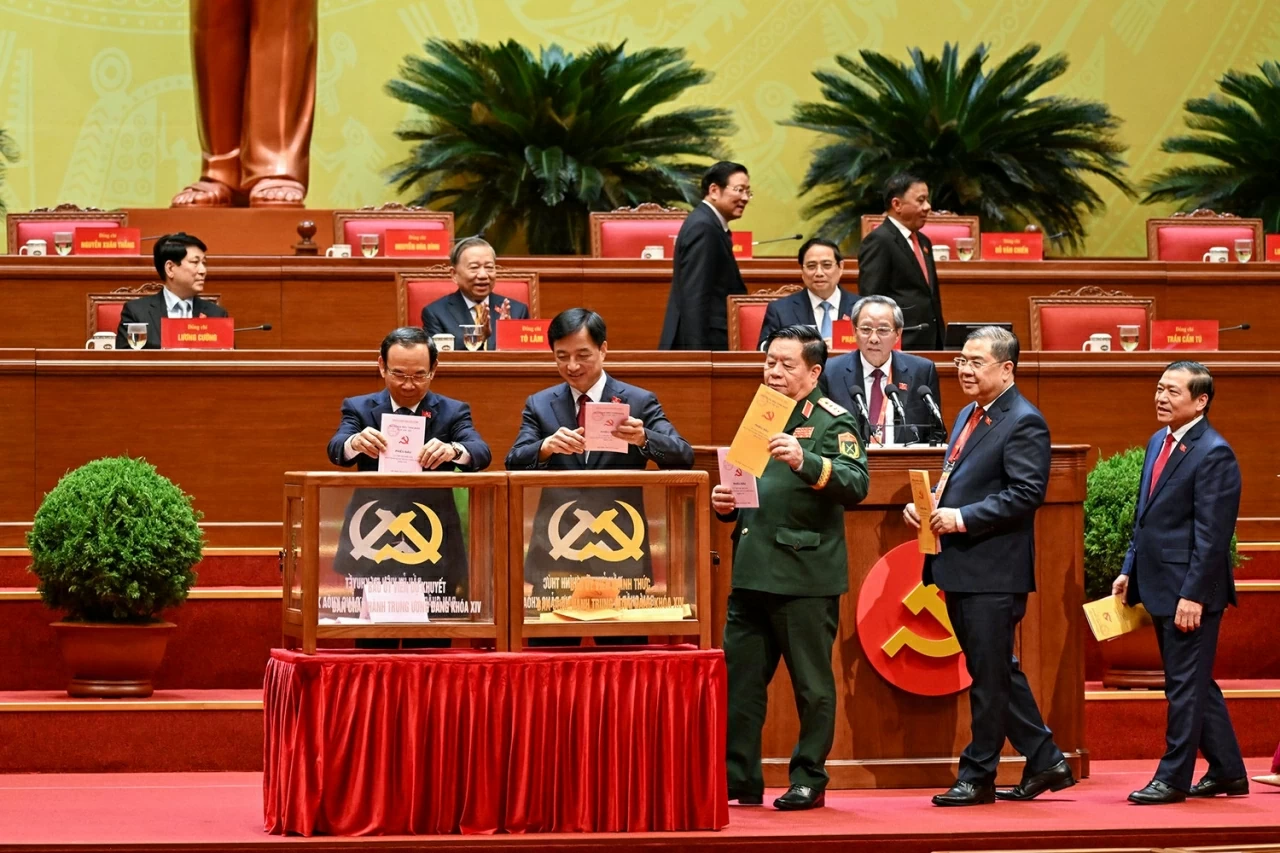 Hình ảnh bỏ phiếu Bầu Ban Chấp hành Trung ương Đảng khóa XIV