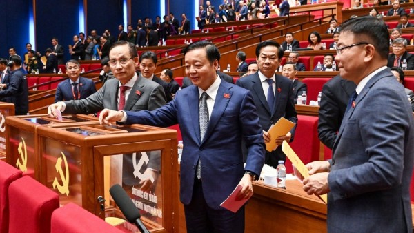 Hình ảnh bỏ phiếu Bầu Ban Chấp hành Trung ương Đảng khóa XIV